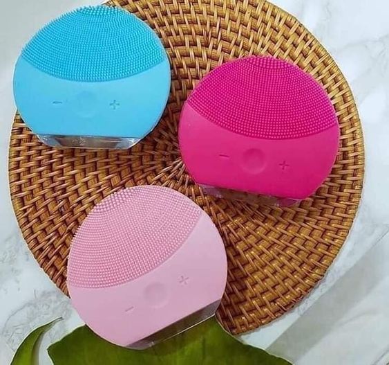 FOREVER LINA MINI Sonic Facial Cleansing Brush